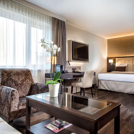 Wyndham Grand Conference Centre Hotel